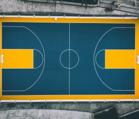 开云平台-德甲争冠夜，英格拉姆的压制级演出，当篮球智慧照亮绿茵场