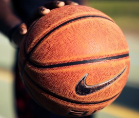 开云体育中国-新疆队横扫凯尔特人，塔图姆在德甲争冠战接管比赛，体育的平行宇宙与人类共同叙事