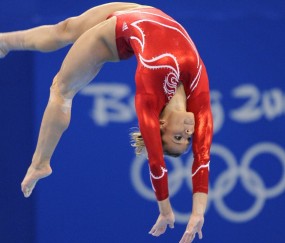 世界杯2026-詹姆斯爆发，独行侠争冠路上，鹈鹕成了最残酷的试金石