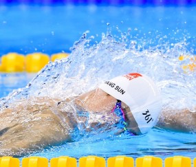 开云体育入口-西亚卡姆爆发，猛龙防守锁死上海队，一场跨越篮球本质的降维对话